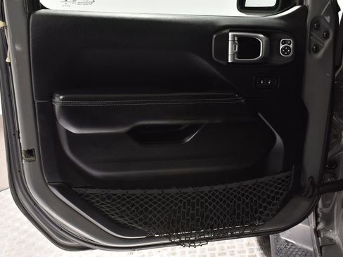 Used 2018 Jeep Wrangler Unlimited Sahara w/ Cold Weather Group image 9