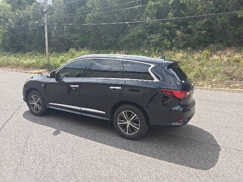 Used 2019 INFINITI QX60 Luxe w/ Essential Package FWD image 4