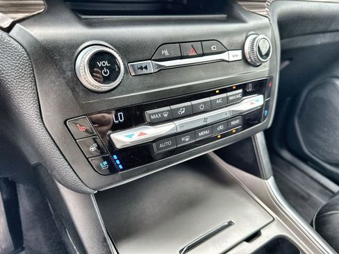 Used 2020 Ford Explorer Limited RWD image 27