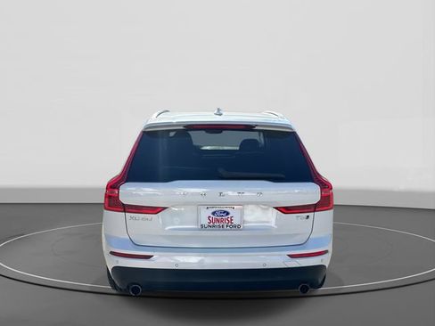 Used 2020 Volvo XC60 T5 Momentum image 6