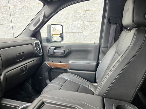 Used 2021 Chevrolet Silverado 1500 High Country w/ Technology Package AWD/4WD image 35