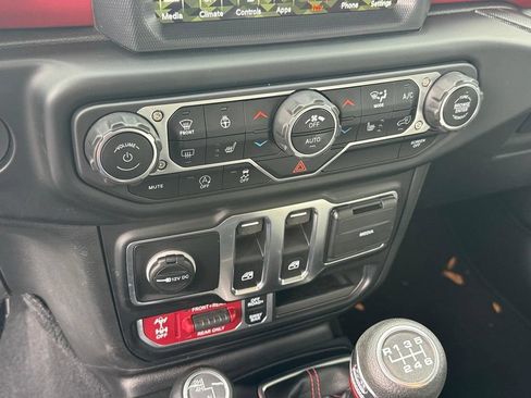 Used 2023 Jeep Wrangler Rubicon w/ Cold Weather Group AWD/4WD image 17