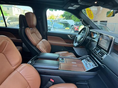 Used 2020 Lincoln Navigator Reserve w/ Luxury Package AWD/4WD image 42