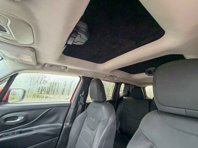 Used 2017 Jeep Renegade Altitude FWD image 11