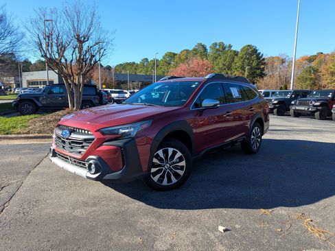 Used 2025 Subaru Outback Touring image 1