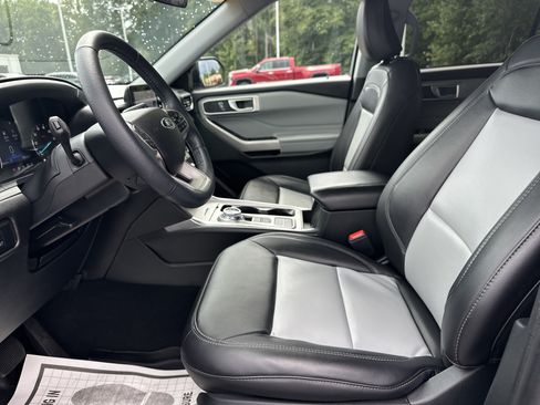 Used 2023 Ford Explorer XLT w/ Equipment Group 202A RWD image 10
