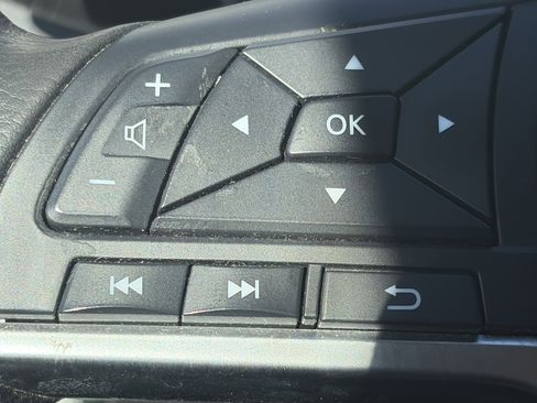 Used 2018 Nissan Rogue S AWD/4WD image 17