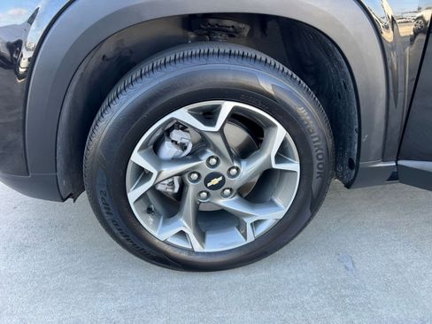 Used 2025 Chevrolet Trax LT FWD image 35