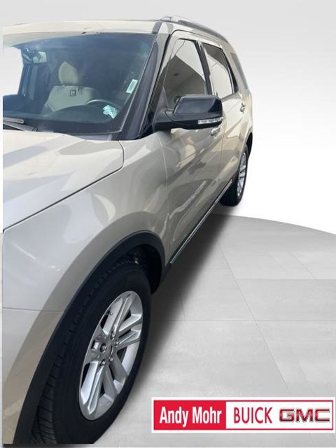 Used 2017 Ford Explorer XLT w/ Equipment Group 201A FWD image 3