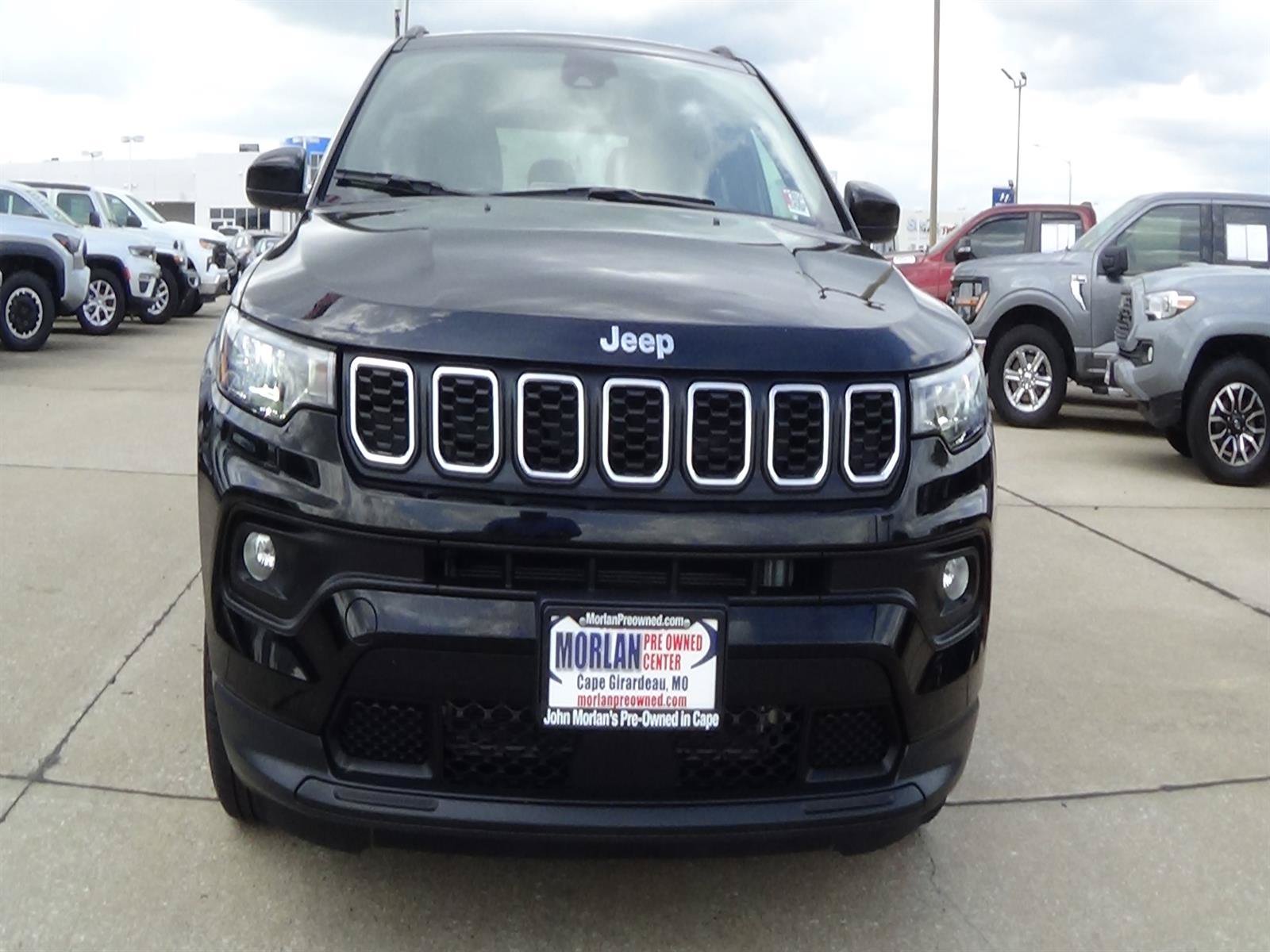 Used 2025 Jeep Compass Latitude AWD/4WD image 3