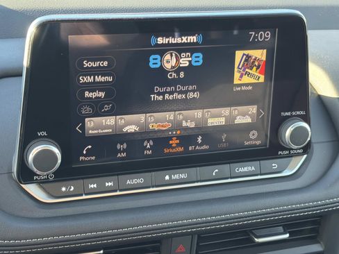 Used 2024 Nissan Rogue SV image 23