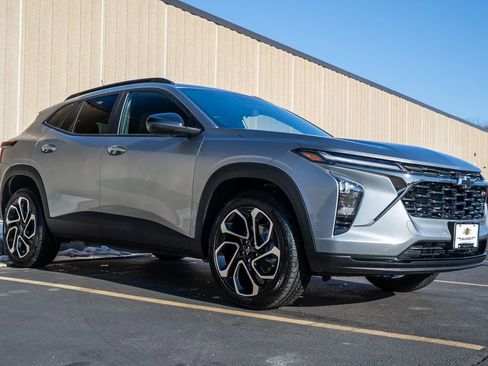 New 2026 Chevrolet Trax RS image 2