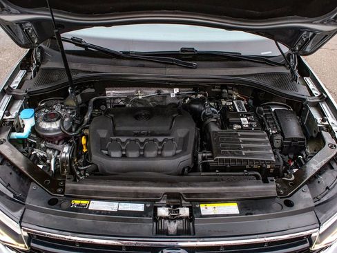 Used 2022 Volkswagen Tiguan SE R-Line image 18