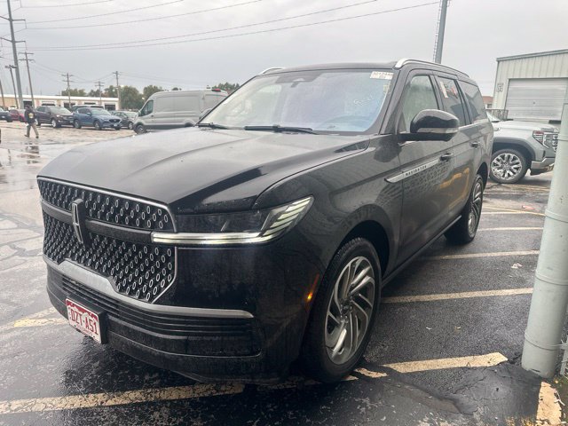 Used 2025 Lincoln Navigator Reserve AWD/4WD image 2