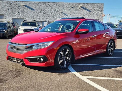 Used 2018 Honda Civic Touring image 3