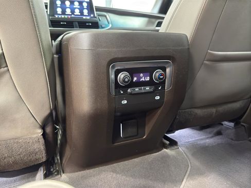 Used 2021 Chevrolet Tahoe Z71 w/ Luxury Package AWD/4WD image 25