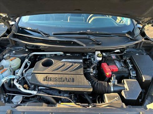 Used 2025 Nissan Rogue SV w/ SV Premium Package FWD image 29