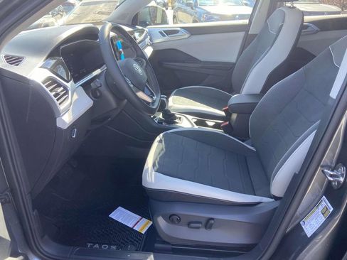 New 2026 Volkswagen Taos SE FWD image 11