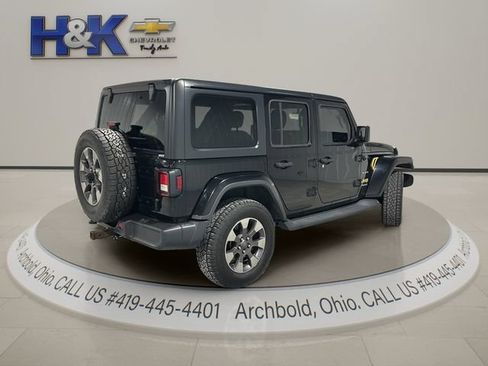 Used 2018 Jeep Wrangler Unlimited Sahara AWD/4WD image 6