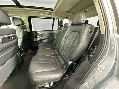 Used 2025 BMW X7 xDrive40i w/ Premium Package image 28