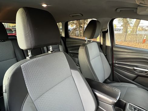 Used 2017 Ford Escape SE image 43