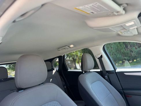 Used 2022 Ford Escape SE image 16