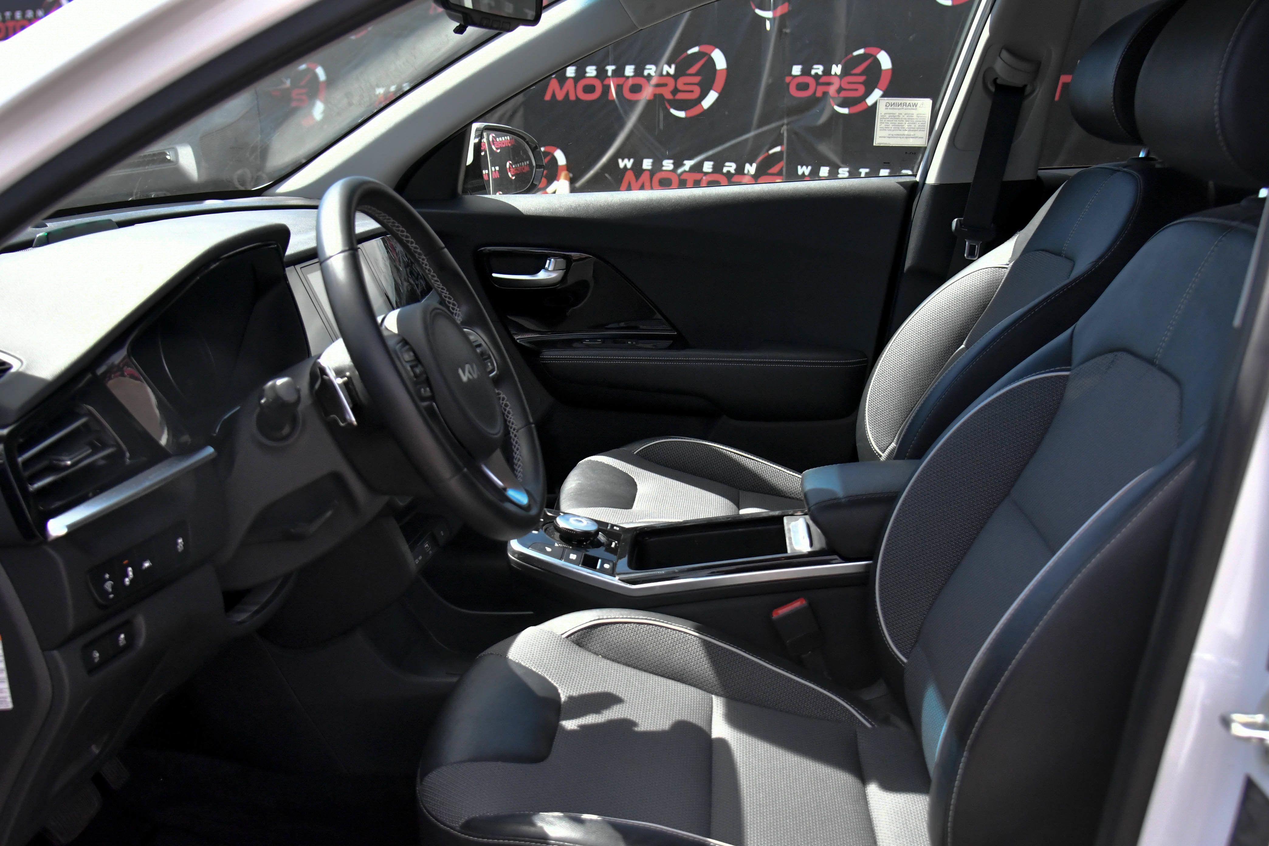 Used 2022 Kia Niro EX FWD image 18
