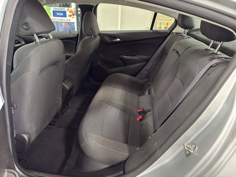 Used 2017 Chevrolet Cruze LT w/ Convenience Package FWD image 9