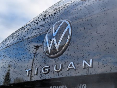 Certified 2023 Volkswagen Tiguan SE R-Line image 31