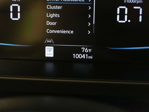 Used 2025 Hyundai Elantra Sport FWD image 17