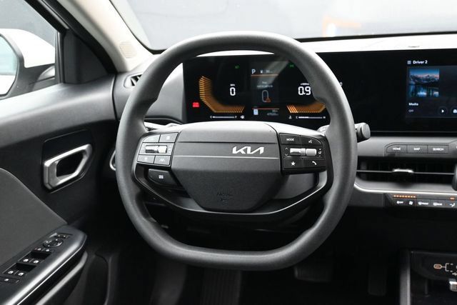 Used 2025 Kia K4 FWD image 14