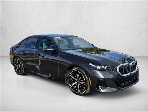 Used 2026 BMW 530i image 3