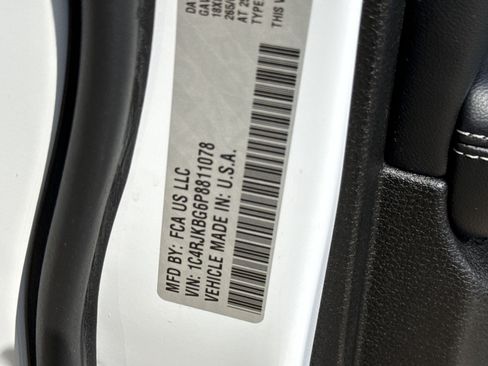 Used 2023 Jeep Grand Cherokee L Limited AWD/4WD image 43