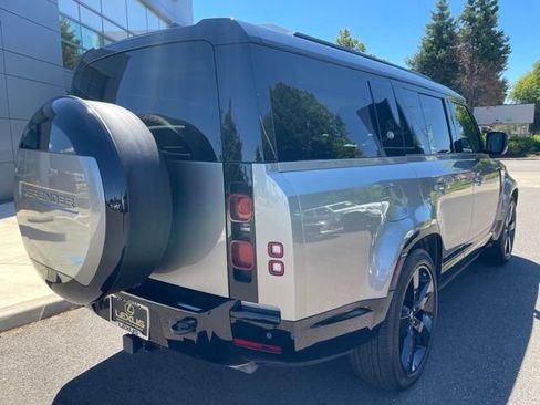 Used 2024 Land Rover Defender 130 X-Dynamic SE AWD/4WD image 5