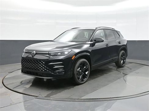 New 2026 Volkswagen Tiguan SE R-Line image 3