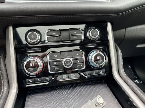 Used 2021 GMC Yukon Denali w/ Denali Premium Package image 17