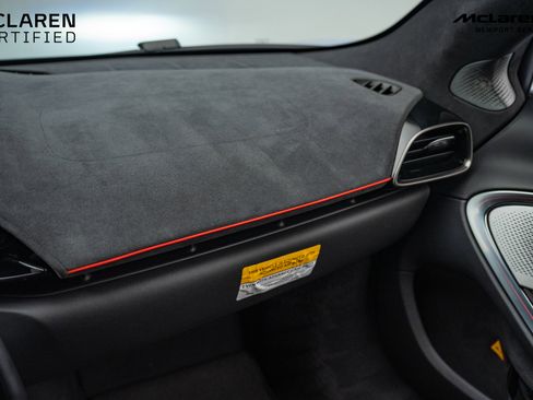 Used 2024 McLaren Artura image 32