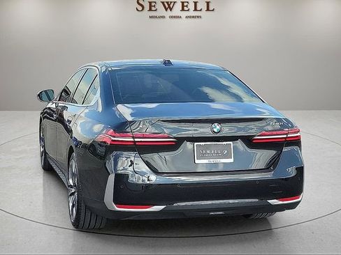 Used 2024 BMW 540i xDrive w/ Convenience Package AWD/4WD image 3