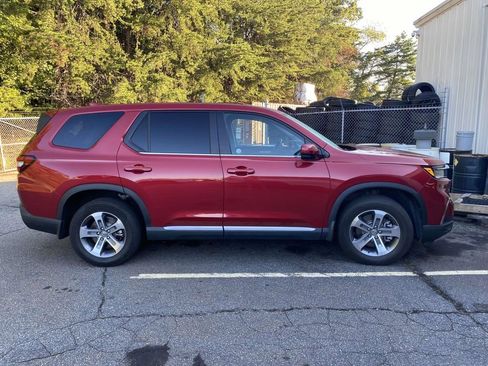 Used 2023 Honda Pilot EX-L image 6