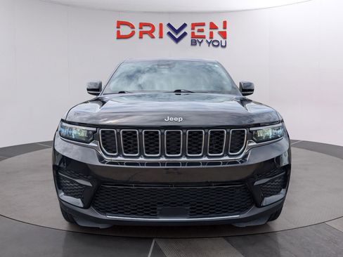 Used 2024 Jeep Grand Cherokee Laredo w/ Luxury Tech Group I RWD image 8