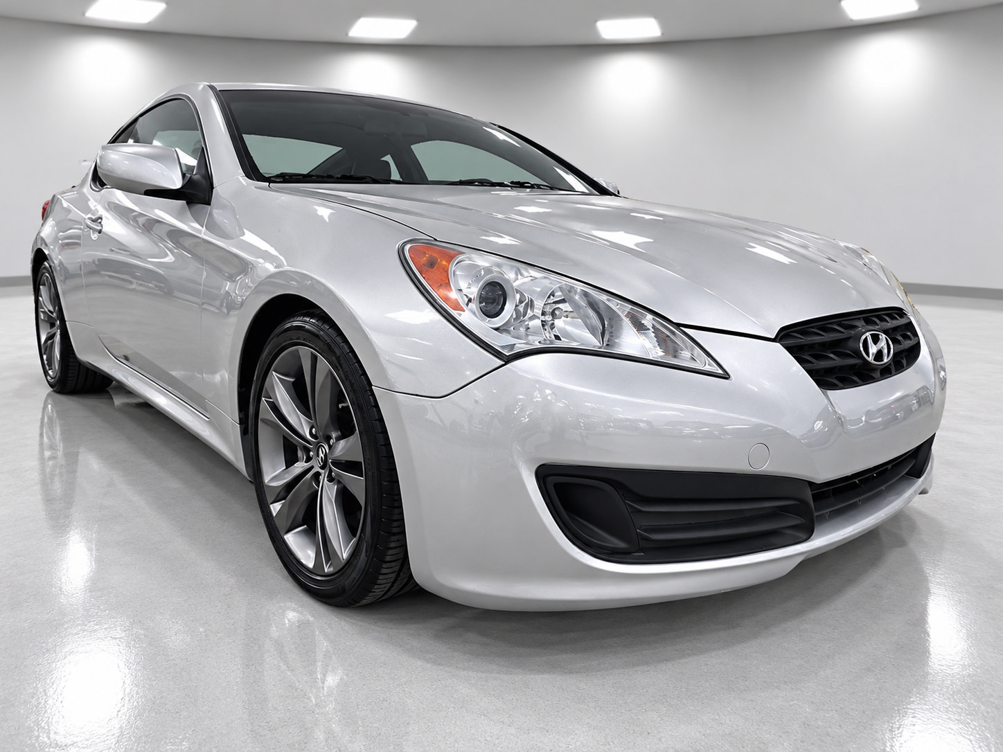 Used 2011 Hyundai Genesis 2.0T RWD image 2