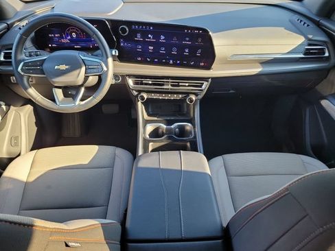 Certified 2025 Chevrolet Traverse LT FWD image 19