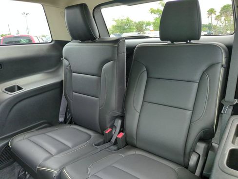 Used 2018 GMC Acadia Denali w/ Technology Package FWD image 15