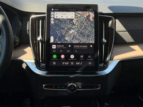 Certified 2025 Volvo XC90 B6 Plus AWD/4WD image 15