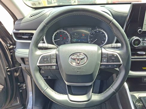 Used 2023 Toyota Highlander XLE AWD/4WD image 20