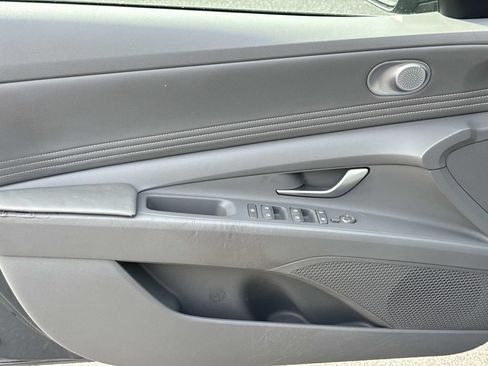 Used 2023 Hyundai Elantra SEL w/ Convenience Package FWD image 18