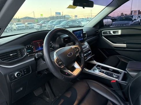 Used 2022 Ford Explorer XLT w/ Equipment Group 202A image 13