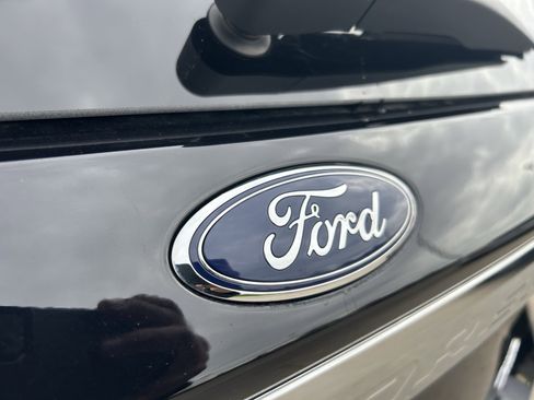 Used 2021 Ford Explorer XLT w/ Equipment Group 202A AWD/4WD image 7