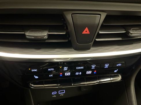 Used 2024 Buick Encore GX Avenir image 20