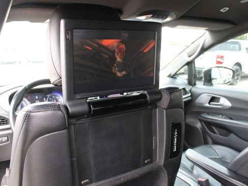 Used 2019 Chrysler Pacifica Touring-L Plus w/ S Appearance Package FWD image 22